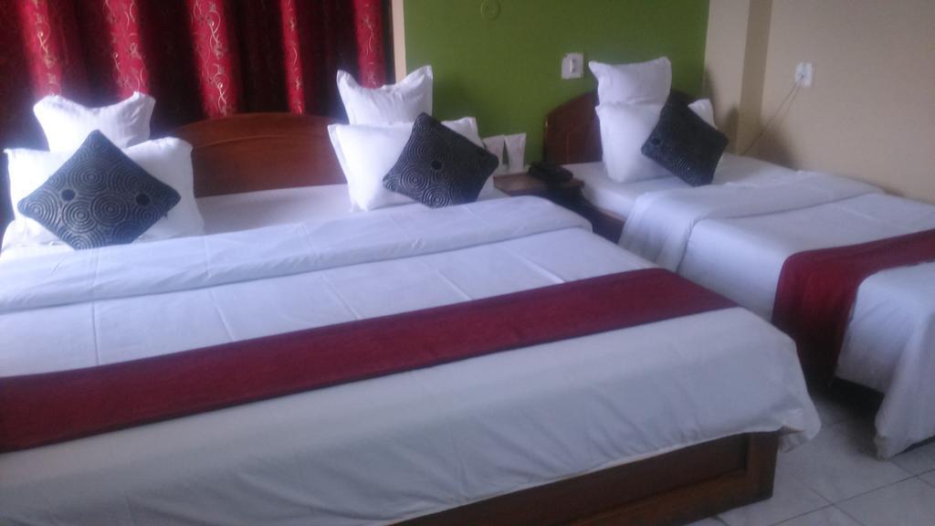 Breeze Hotel Siliguri Habitación foto